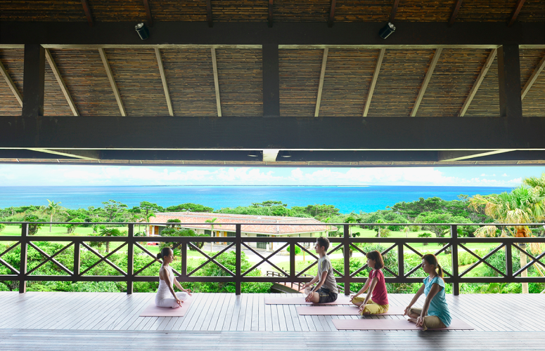 モーニングヨガ